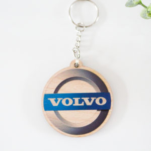 Drevená kľúčenka VOLVO